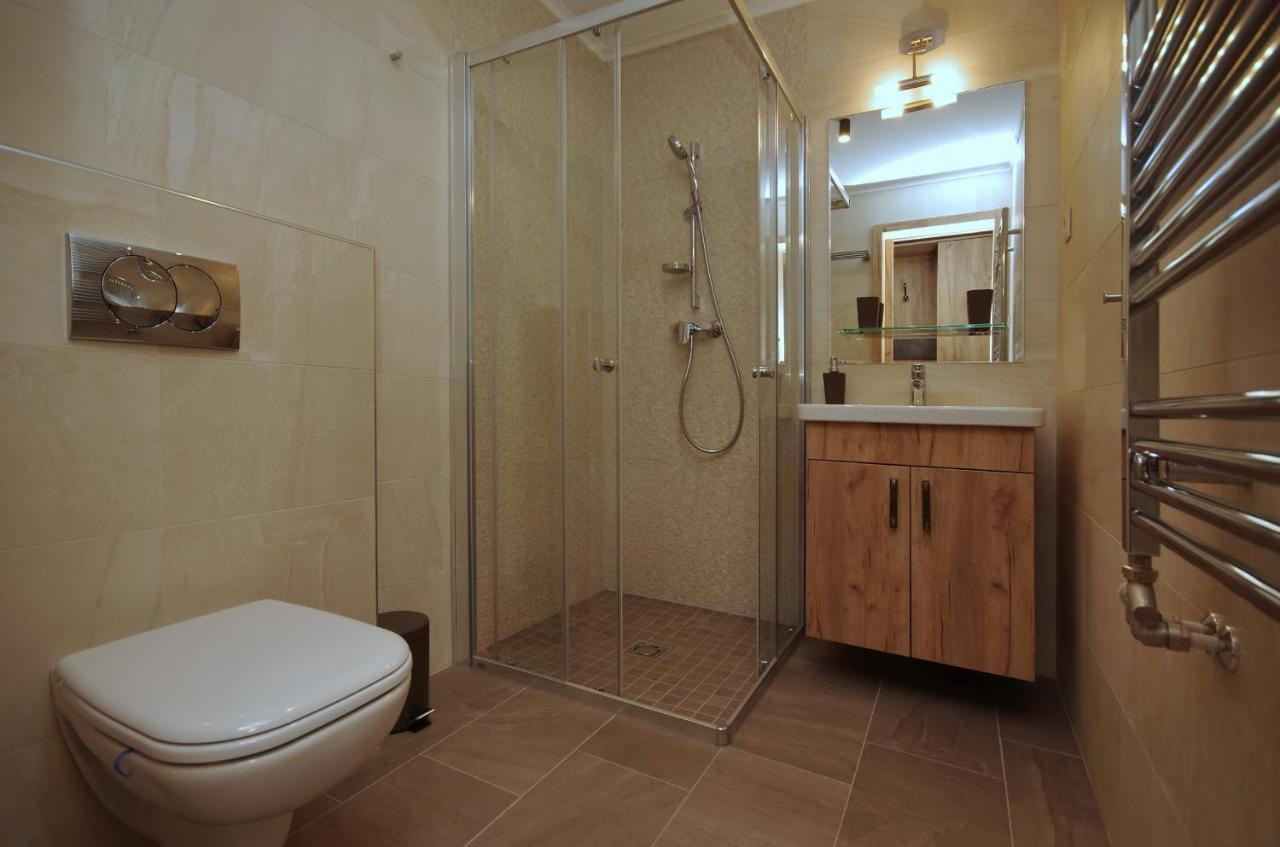Almasy Apartmanhaz Gyula Exteriör bild