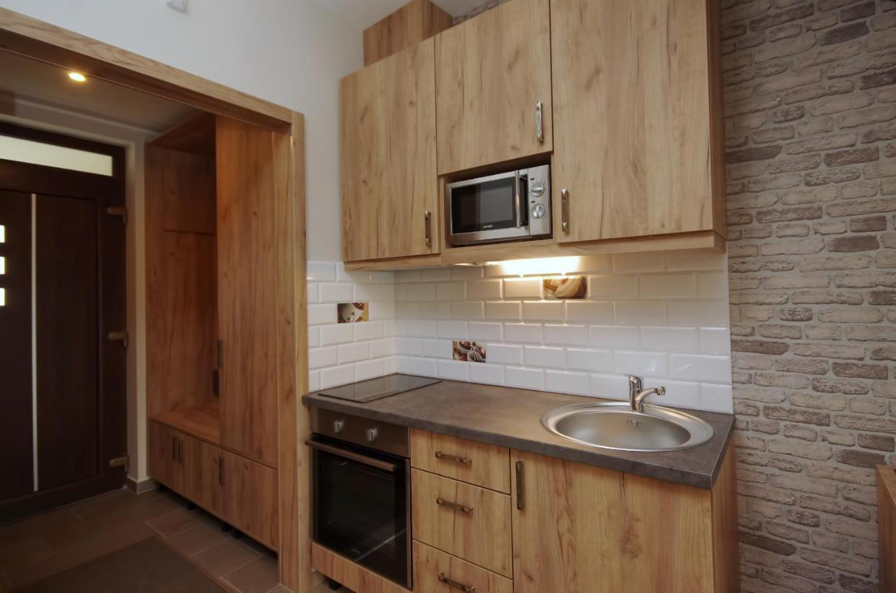 Almasy Apartmanhaz Gyula Exteriör bild