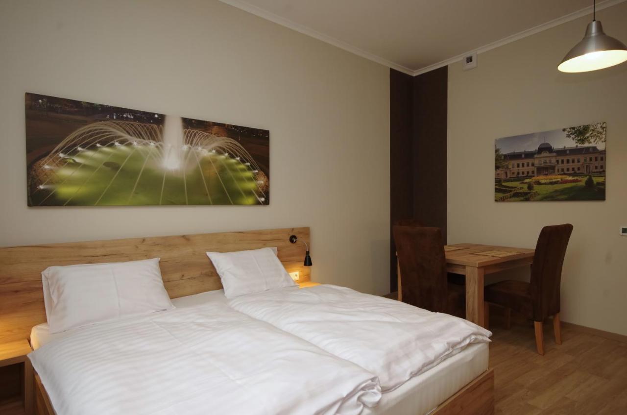 Almasy Apartmanhaz Gyula Exteriör bild