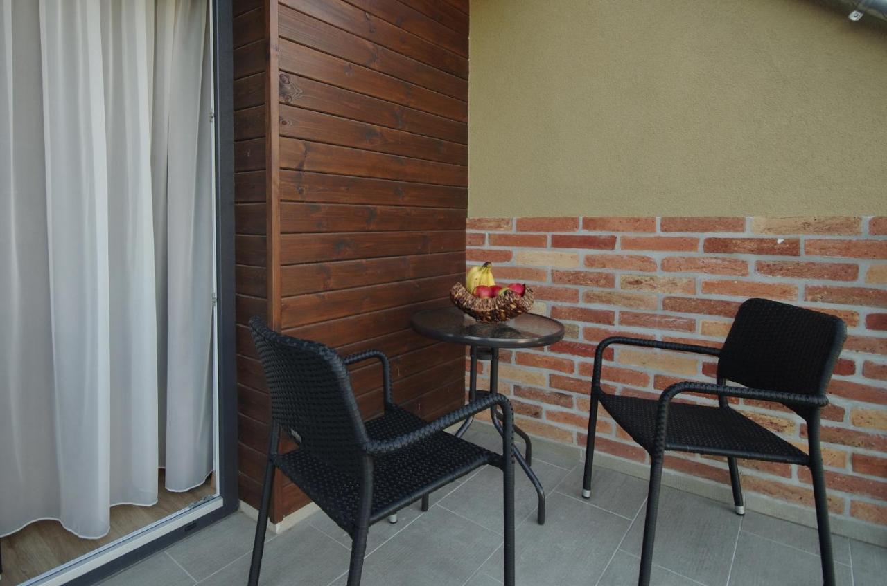 Almasy Apartmanhaz Gyula Exteriör bild