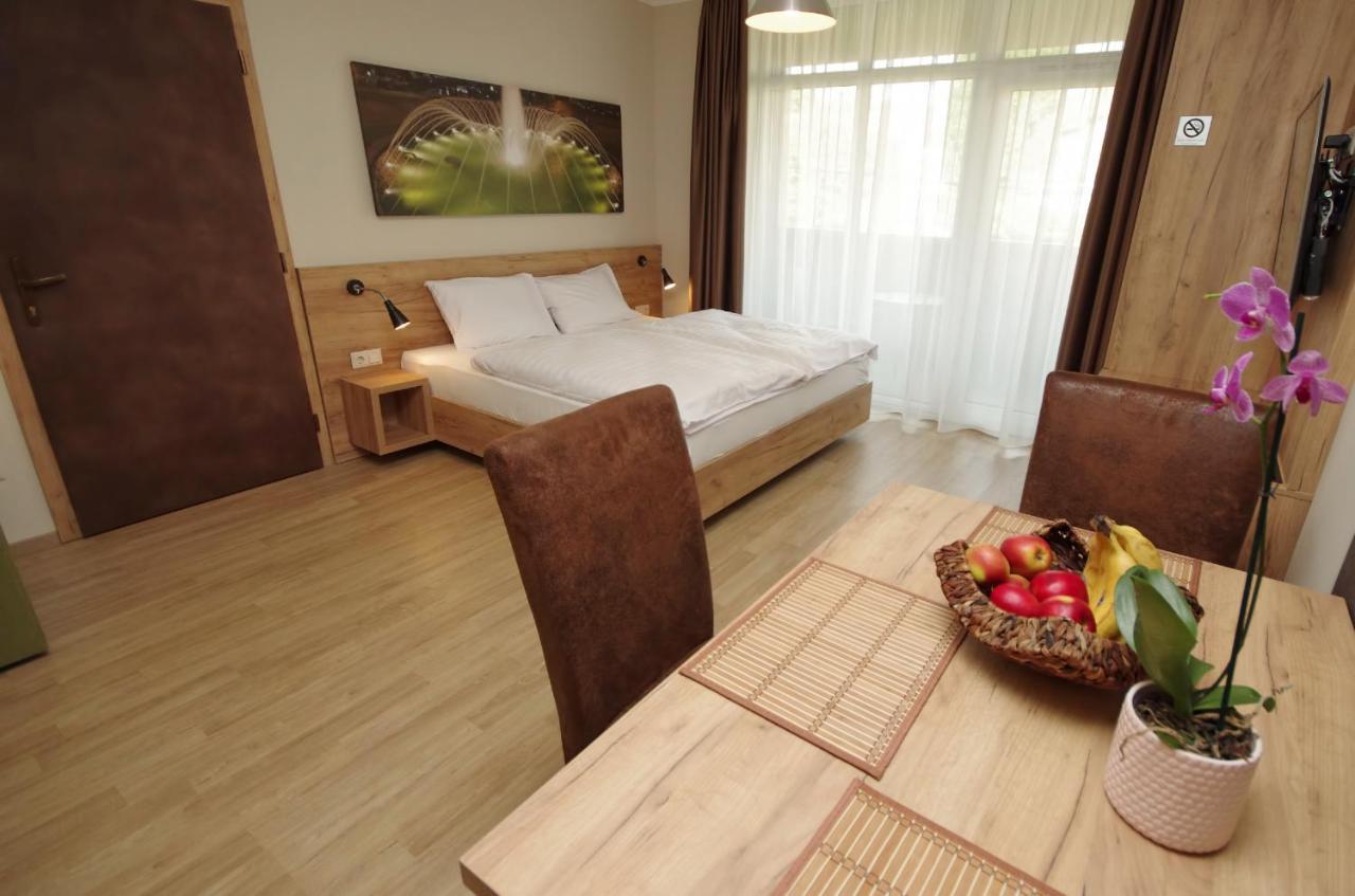 Almasy Apartmanhaz Gyula Exteriör bild