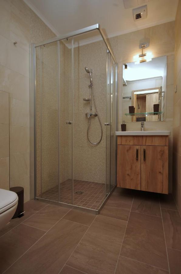 Almasy Apartmanhaz Gyula Exteriör bild