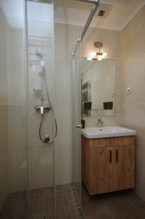 Almasy Apartmanhaz Gyula Exteriör bild