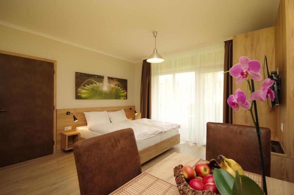 Almasy Apartmanhaz Gyula Exteriör bild