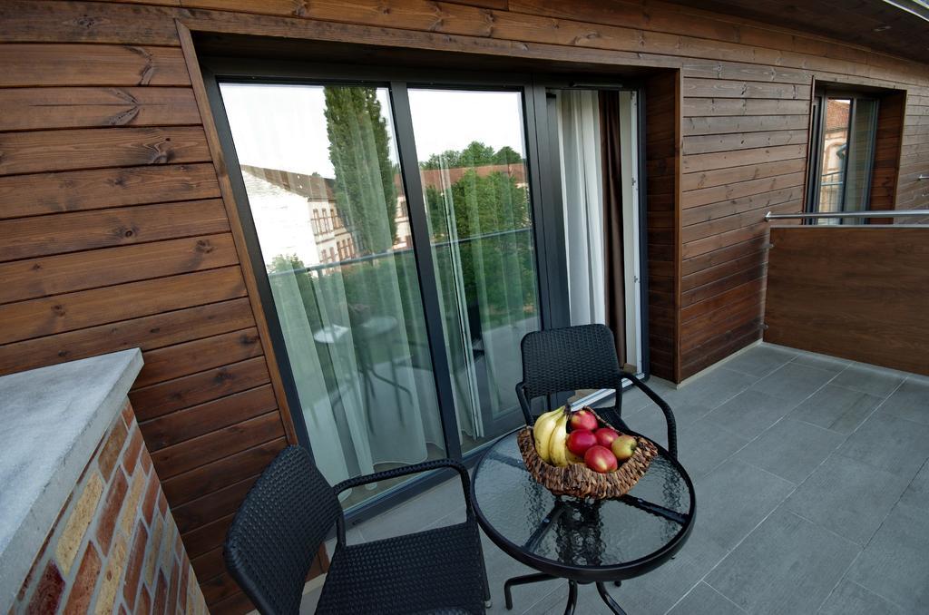Almasy Apartmanhaz Gyula Exteriör bild