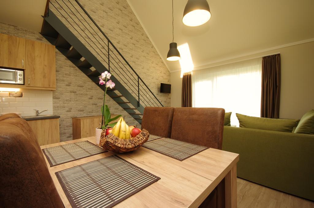 Almasy Apartmanhaz Gyula Exteriör bild