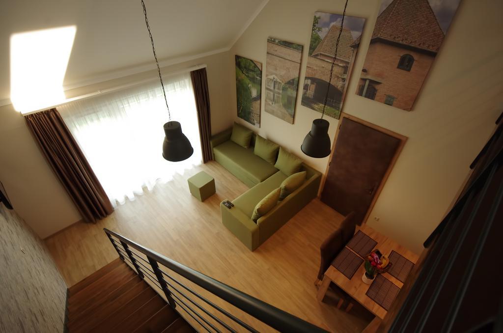 Almasy Apartmanhaz Gyula Exteriör bild