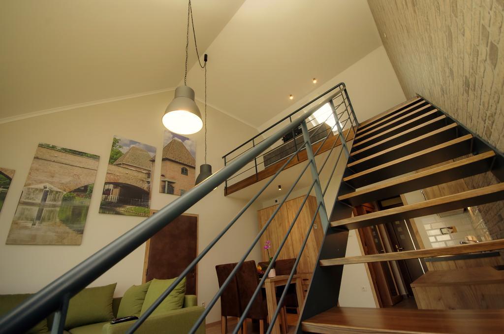 Almasy Apartmanhaz Gyula Exteriör bild