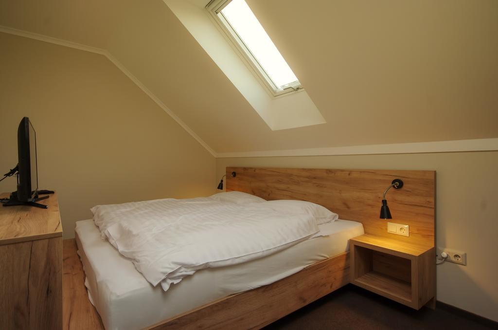 Almasy Apartmanhaz Gyula Exteriör bild