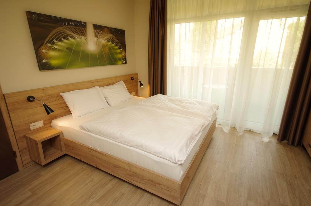 Almasy Apartmanhaz Gyula Exteriör bild